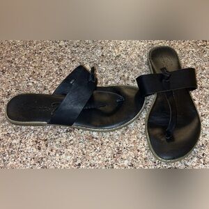 seven - black flip flops - size 8 - EUC